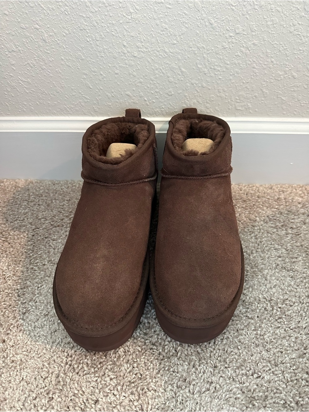 NEW- UGG Classic Ultra Mini Platform
